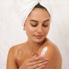 LaLicious coconut oil and honey ingredients highlight natural moisture for skin.