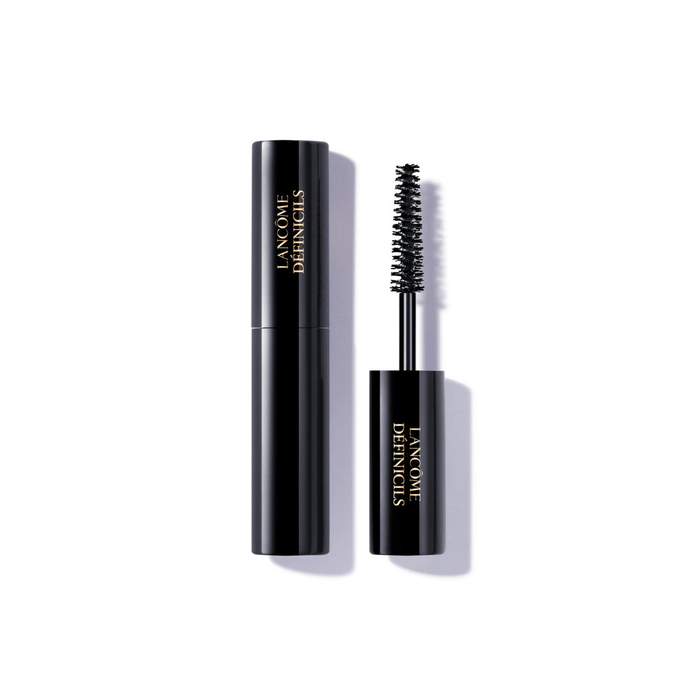 Lancôme Définicils mascara brush for precise lash separation and natural definition.