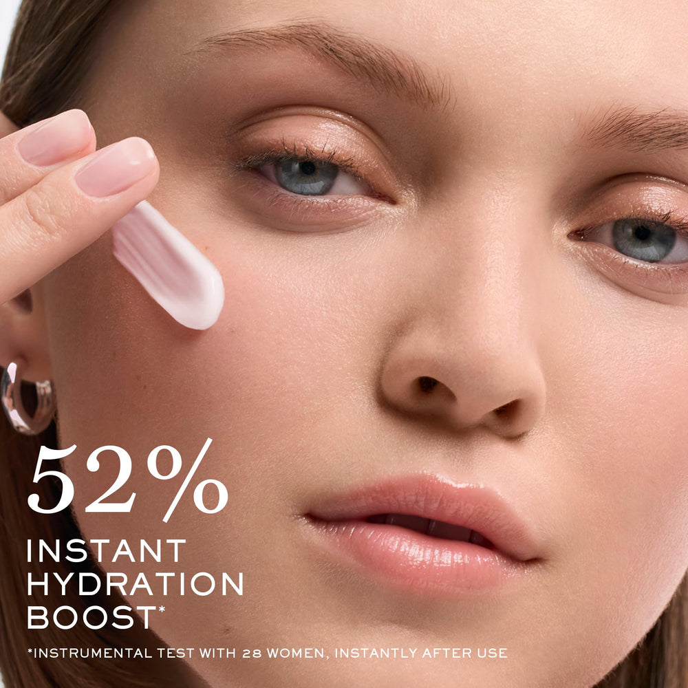 Applying Hydra Zen Gel Cream on hand demonstrates lightweight, non-greasy feel