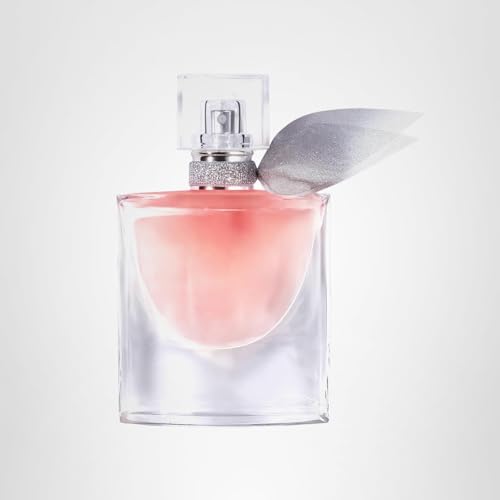 Lancôme La Vie Est Belle long-lasting scent in warm light