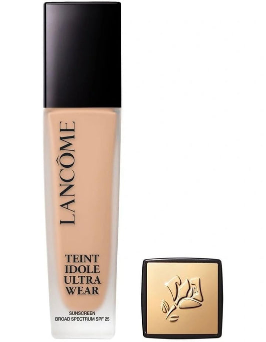 Lancôme Teint Idole Ultra Wear bottle-pump demonstrating longwear and natural matte finish.