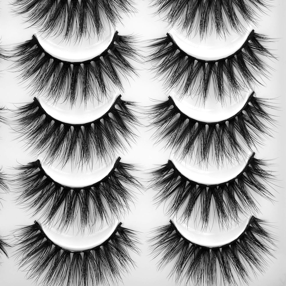 LANFLOWER fluffy style eyelashes blend with natural lashes for seamless glamour.