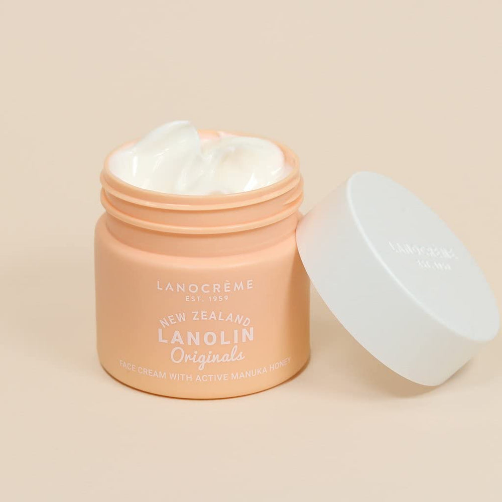 Cream texture closeup from Lanocreme New Zealand for smooth application
