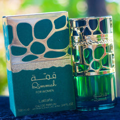 Lattafa Qimmah base notes of cedar and oudh, delivering a rich, lasting wood finish.
