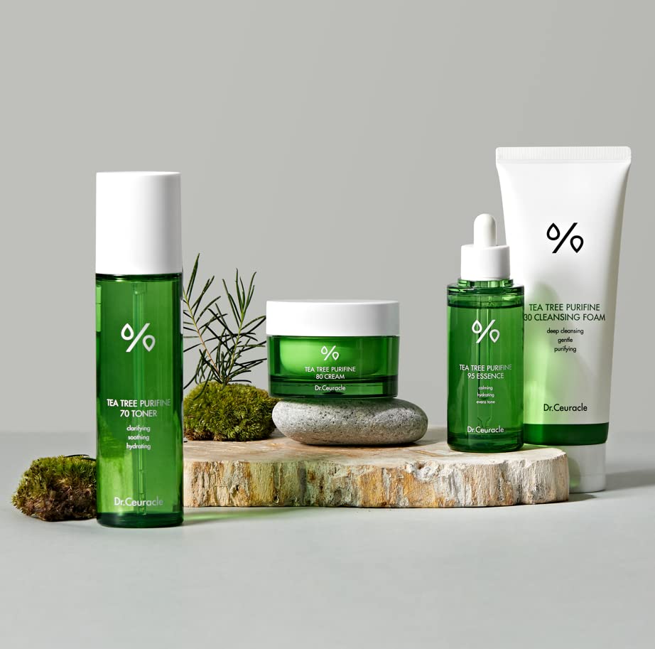 Leegeehaam Tea Tree Purifine cleansing foam application on skin
