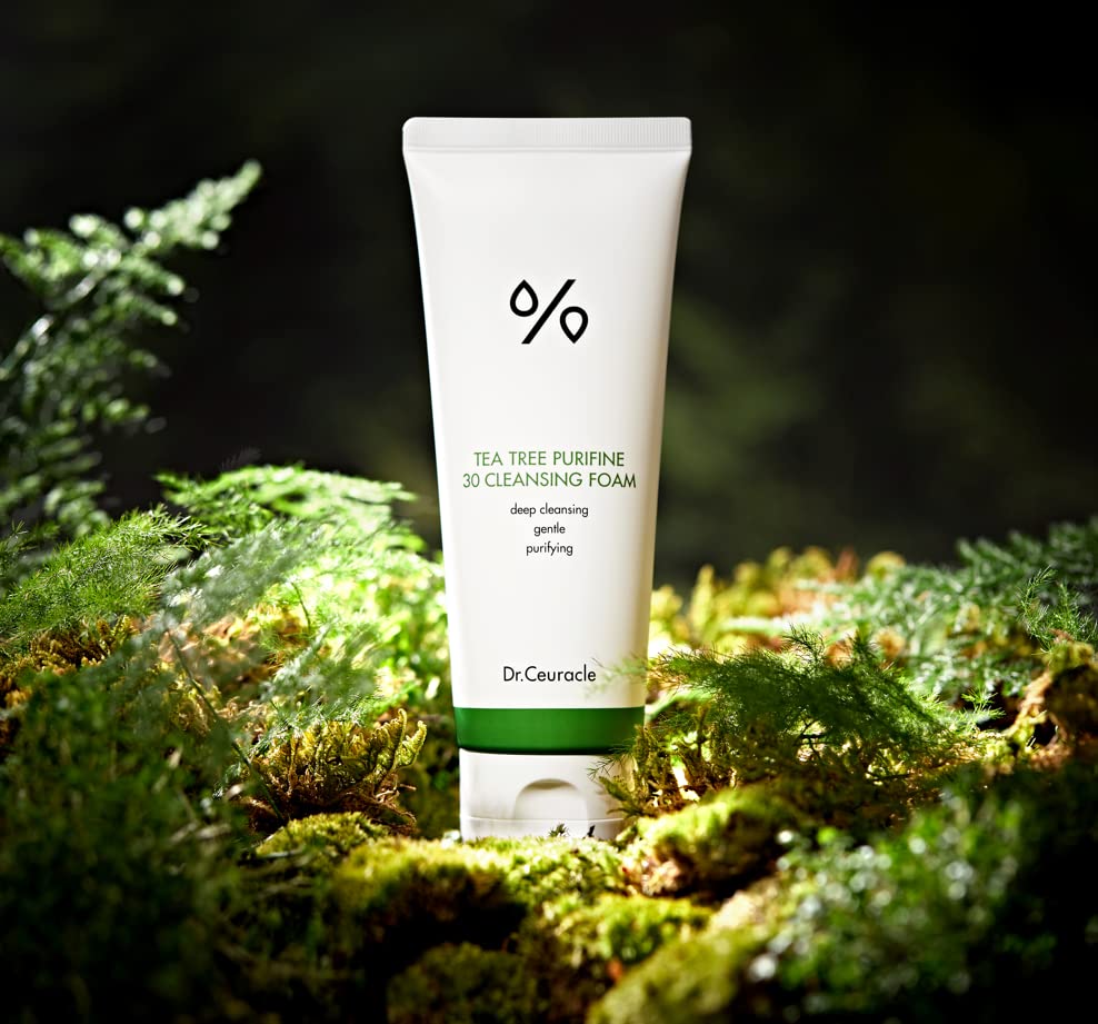 Leegeehaam Tea Tree Purifine foam forming during gentle cleansing