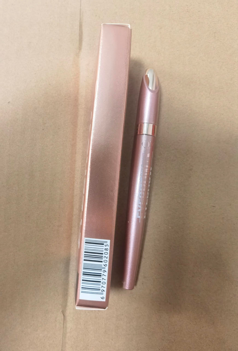 Liayozl Gift-ready eyebrow pen closeup ideal for gifting.