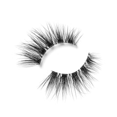Lilly Lashes 15mm inviting length for flattering eye contour.