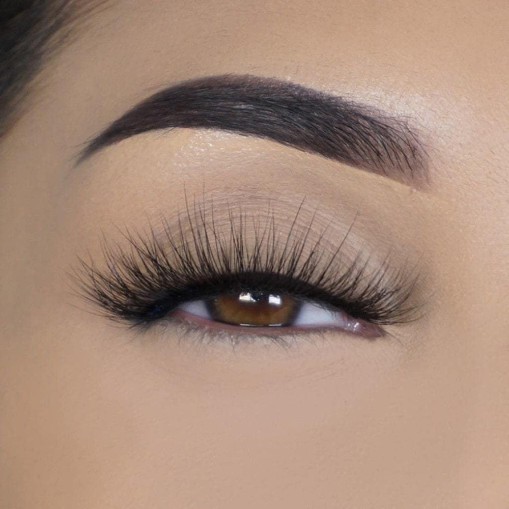 Lilly Lashes 3D Mink Venice on-eye look shows seamless integration.