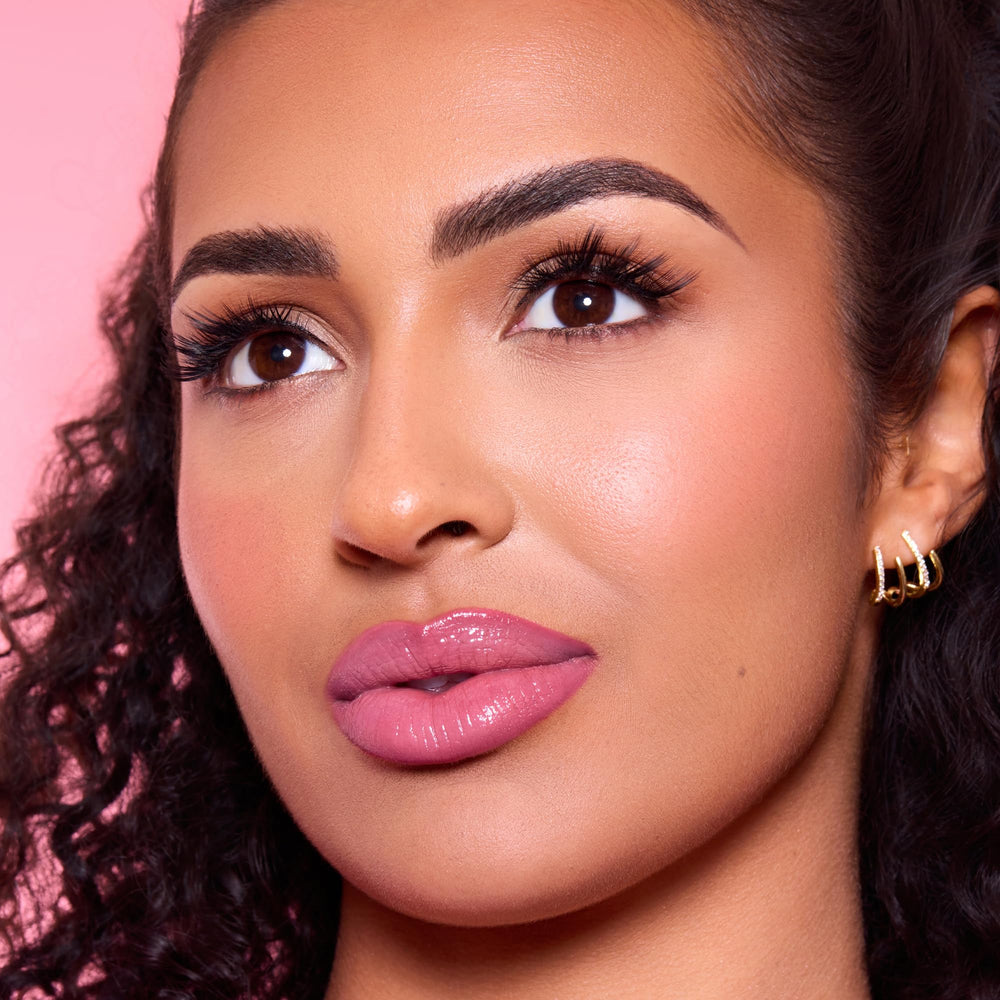 Lilly Lashes all-day hold clusters stay put from morning to night.