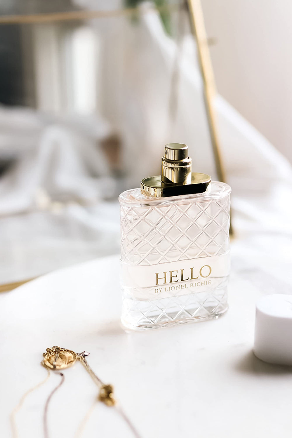 Lionel Richie Hello for Women packaging pink bottle, gift-ready look with modern flair.