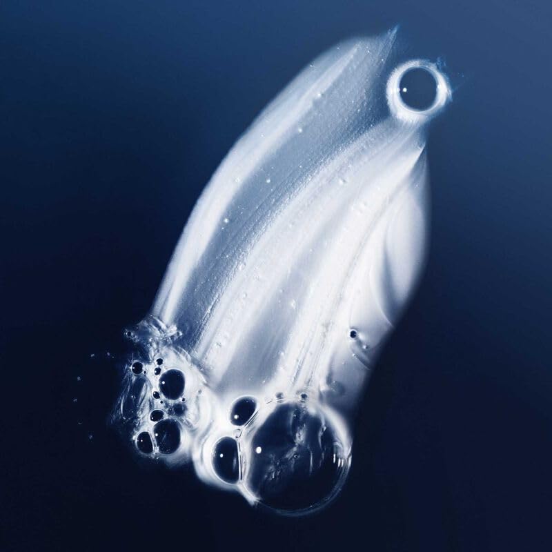 Conditioner tube close-up promoting detangled, moisturized hair
