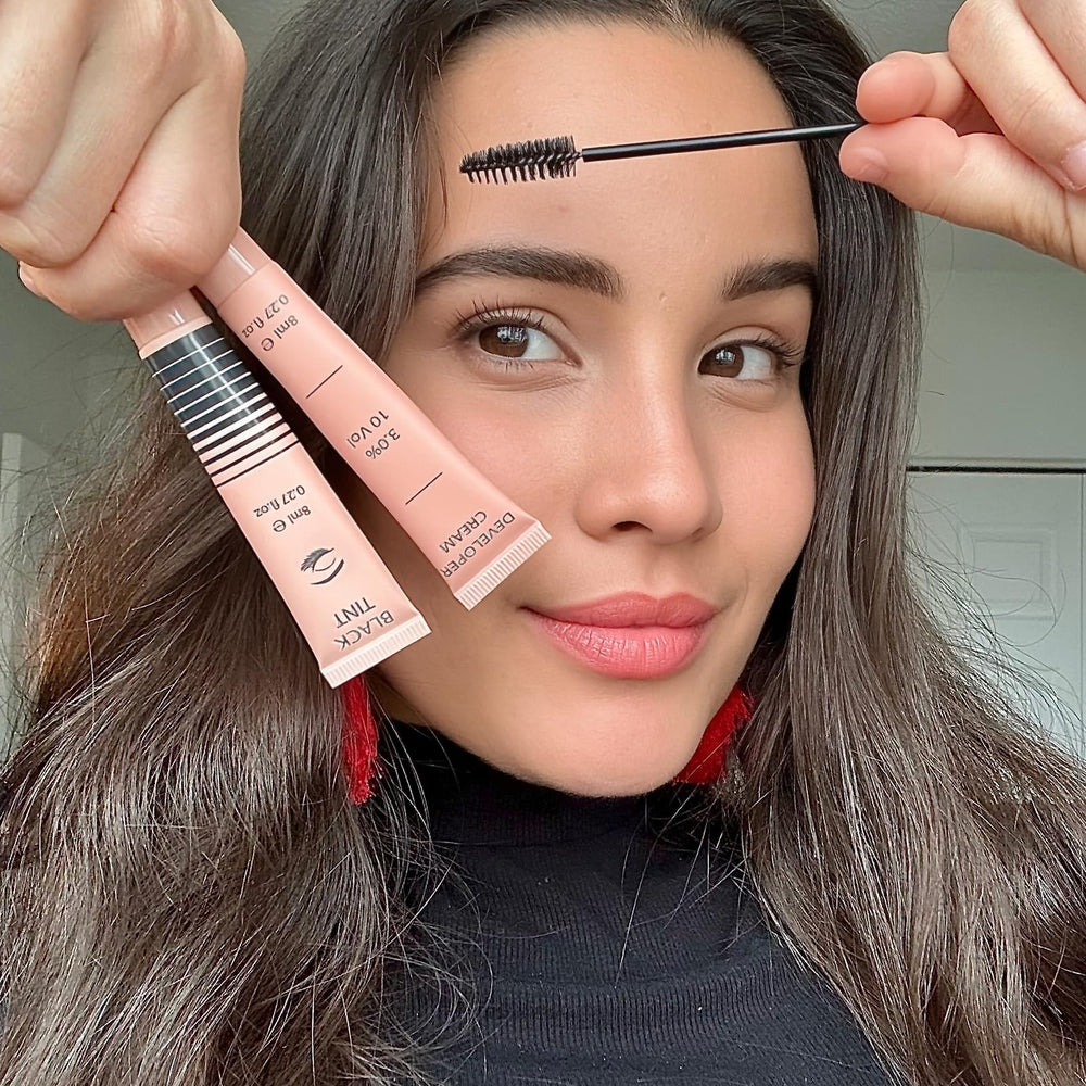 Lomansa Lash Tint Kit results on lashes for a glossy, defined look.