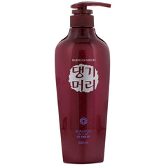 Look At Hair Loss Daeng Gi Meo Ri shampoo bottle, adds natural shine and nourishes all hair types.