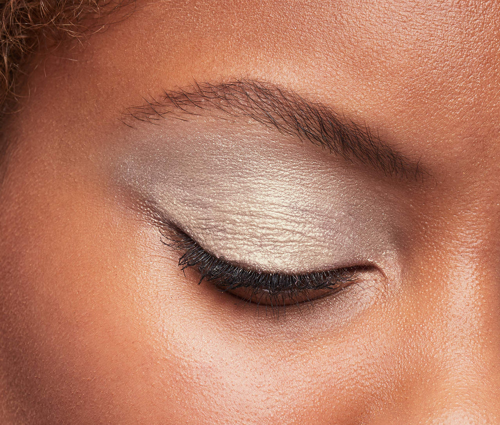 L'Oreal Paris Brilliant Eyes crease-resistant finish stays in place during wear.
