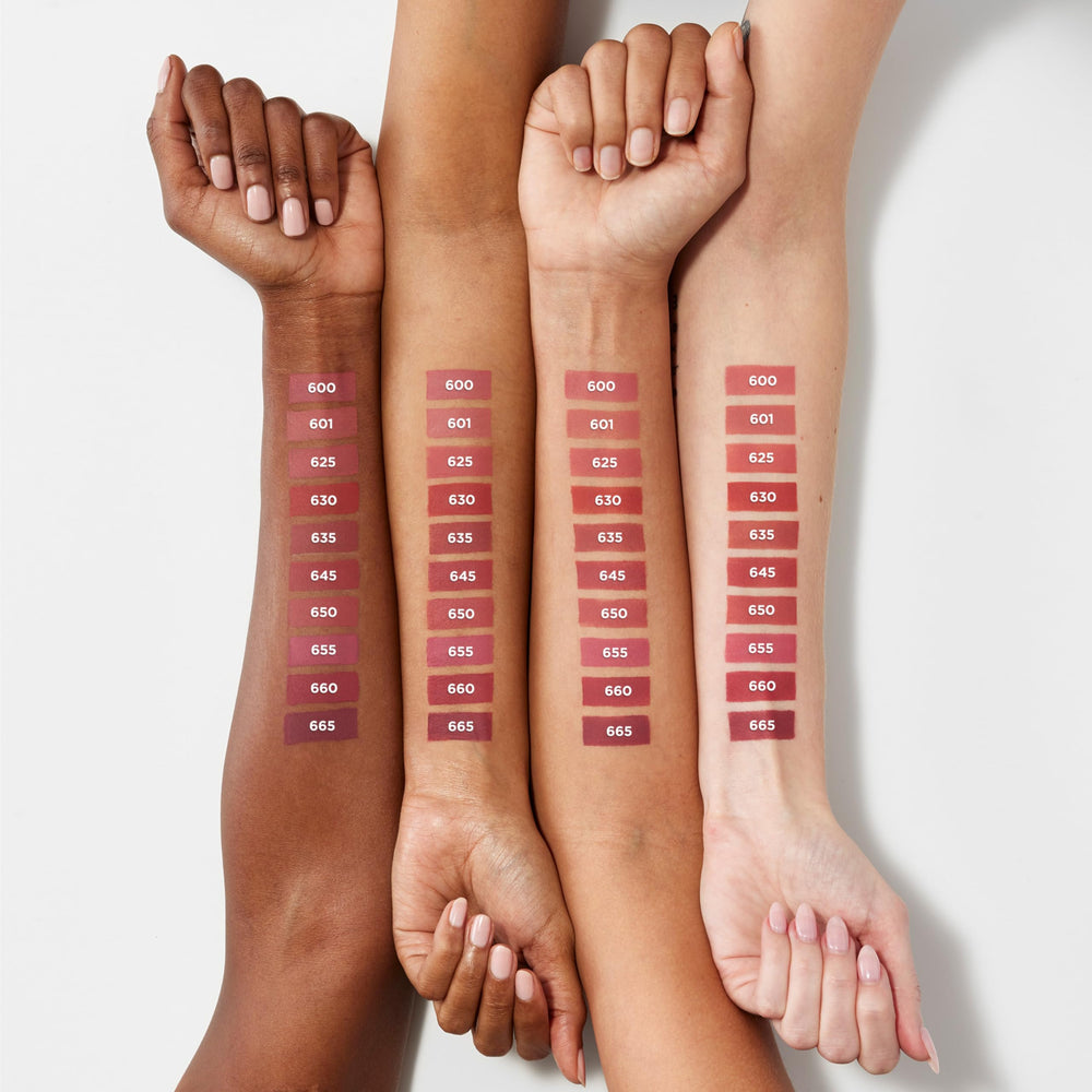Hyaluronic acid-infused formula for a light, hydrated feeling on lips.