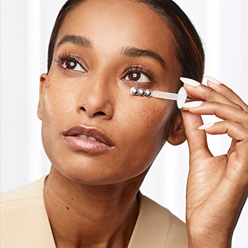 Moisturizer sample complements Revitalift eye serum