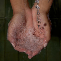 Loved01 hand wash vitamin E icon indicating skin-softening antioxidants