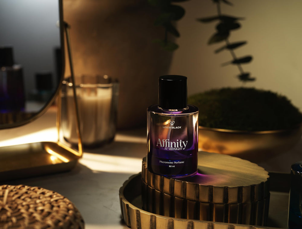 LOVERY Affinity at Midnight packaging box, premium unisex fragrance for confident social moments.