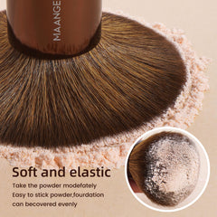 MAANGE travel carrying case keeps brushes organized on trips.