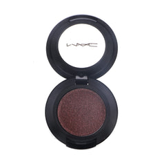 MAC Dazzleshadow Dreamy Beams applied on eye creates luminous shine and depth.