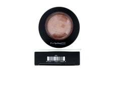 MAC Mineralize Skinfinish Cheeky Bronze closeup texture reveals silky, finely milled shimmer