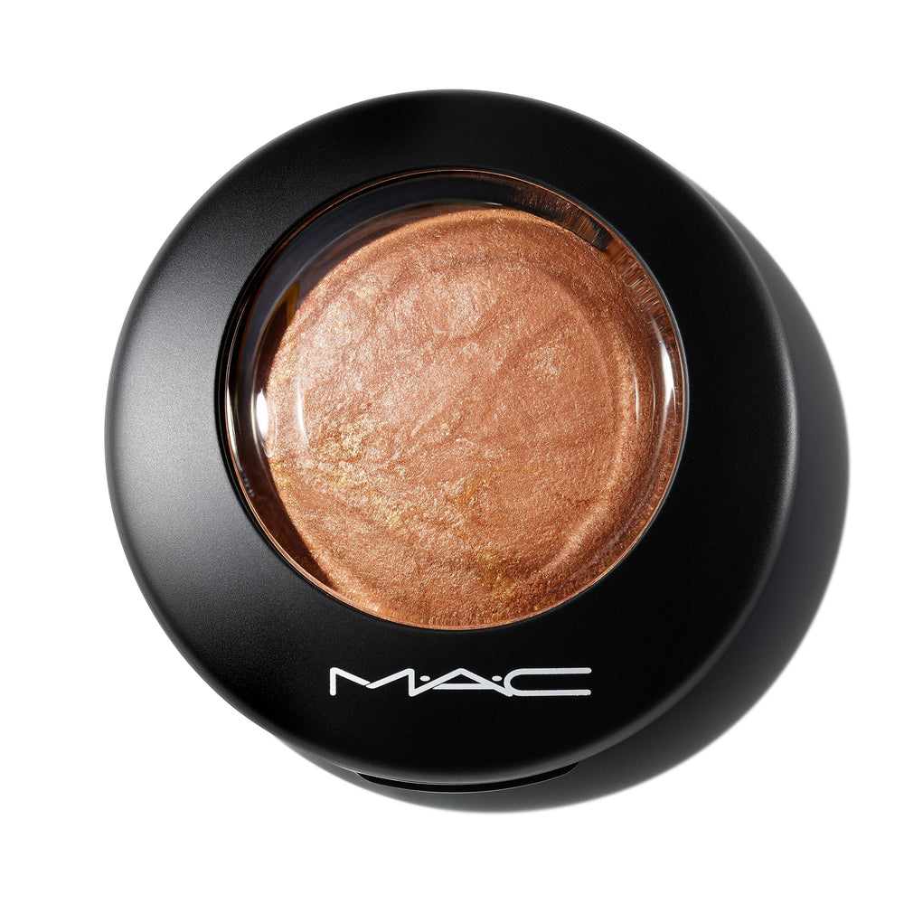 MAC Mineralize Skinfinish Global Glow application swatch for buildable glow