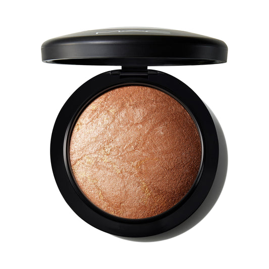 MAC Mineralize Skinfinish Global Glow swirl on skin for radiant luminosity