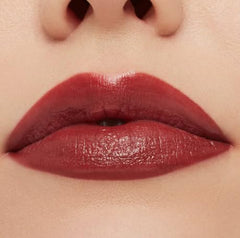 MAC Ximal Sleek Satin Lipstick Del Rio close-up highlights creamy texture with hydration.