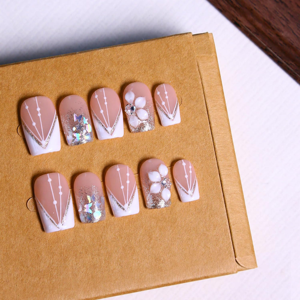 MAGLFELL press-on nails in short square handmade art design for quick salon vibes