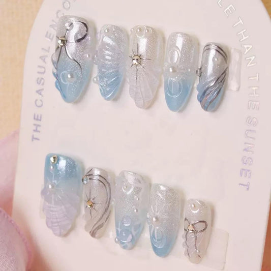 Maigitur silver seashell ombre nails offer a chic at-home salon look.