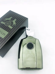 Maison Alhambra Hercules bottle closeup, highlighting vanilla, cedar and musk for lasting appeal