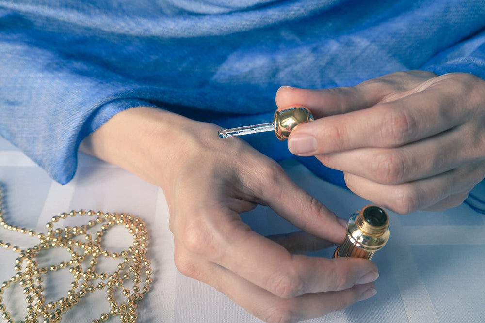 MdO Khamrah branding and bottle cap detail signaling luxury fragrance.