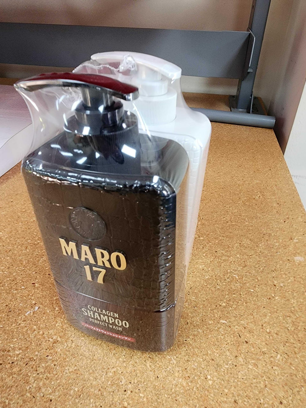 MARO17 Deep cleansing action helps remove dirt and excess sebum.