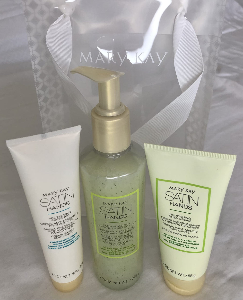 Mary Kay Satin Hands Pamering Set hand cream SPF 4 provides light daily protection