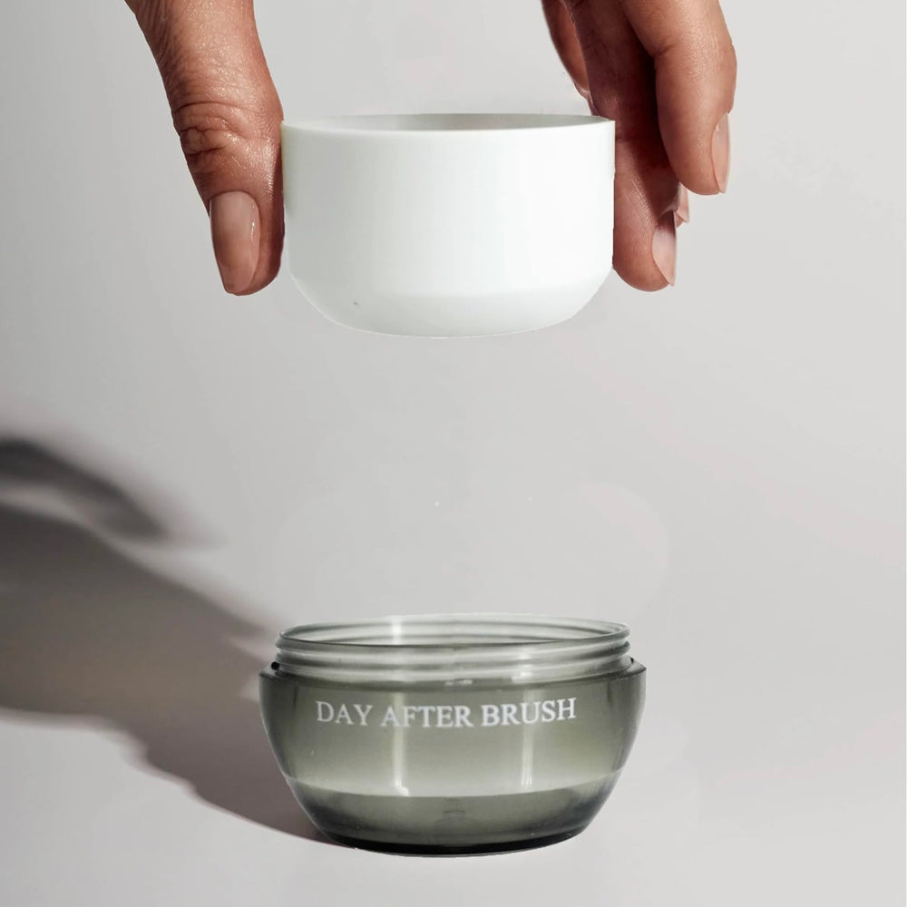 Ginger, pomegranate, and peony scent enhances daily grooming routines.