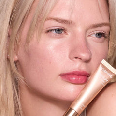 Buildable glow from sheer to bold with MCoBeauty highlighter