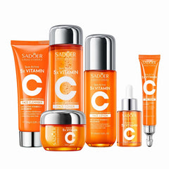 MEIYUANNAISI Vitamin C cleanser bottle prepares skin for hydration and brightness.