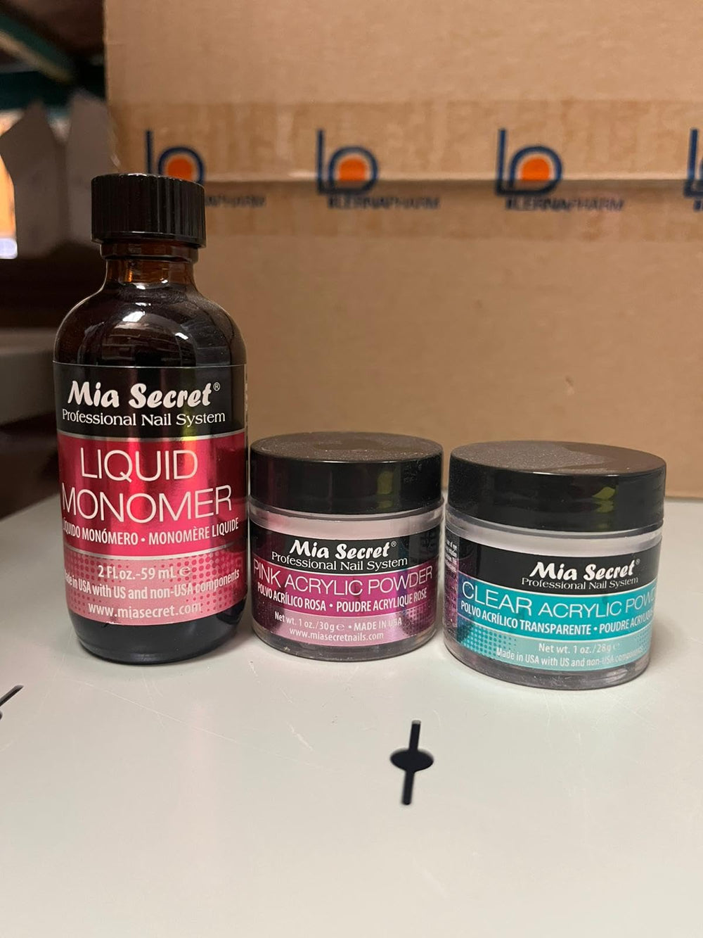 Mia Secret clear acrylic powder bottle for natural-looking overlays.