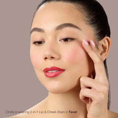 Mineral Fusion Lip Stain Tavel applicator enables precise lip and cheek application
