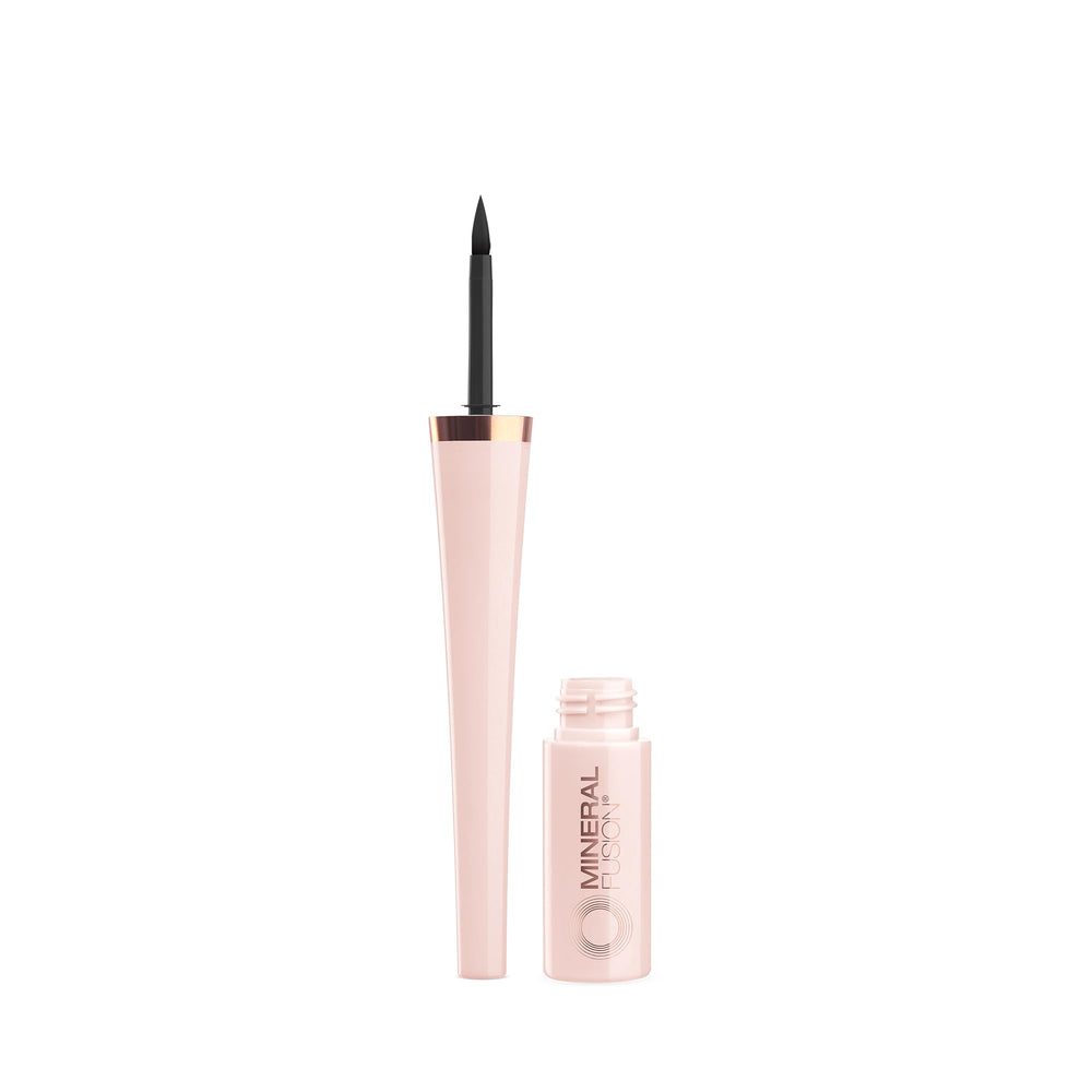 Mineral Fusion Ebony eyeliner precision felt-tip applicator enables versatile line thickness