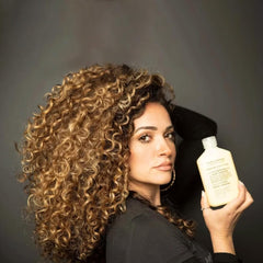 Mixed Chicks smooth hair after leave-in supports defined curls