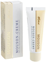 Mouson cream swirl during application demonstrates quick absorption with no greasy finish