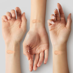 NARS Soft Matte Complete Concealer Macadamia applicator enables precise, quick coverage application.