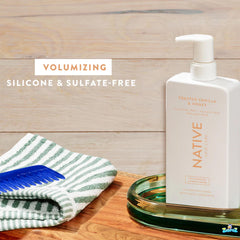 Native Toasted Vanilla & Honey shampoo lather close-up suggests refreshing wash.
