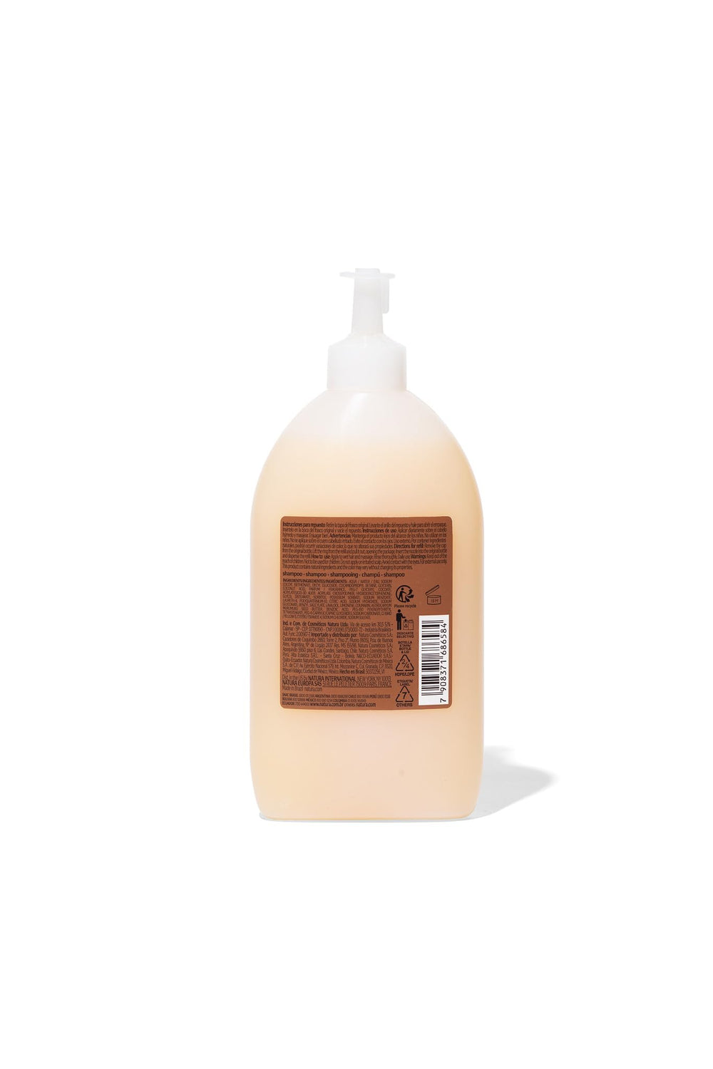 Natura Ekos Murumuru Restoring Shampoo on wet hair for scalp cleansing.