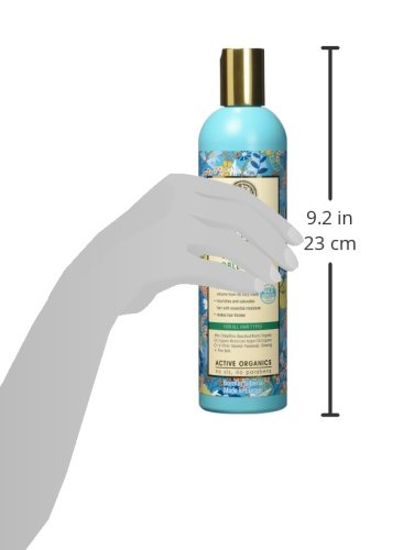 Natura Siberica Oblepikha Shampoo routine shot suggesting daily use for vibrant hair.