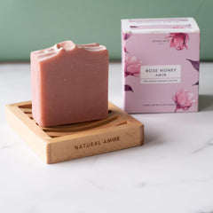 Natural Amor nourishing blend of olive and coconut oils supporting hydrated skin after washing.