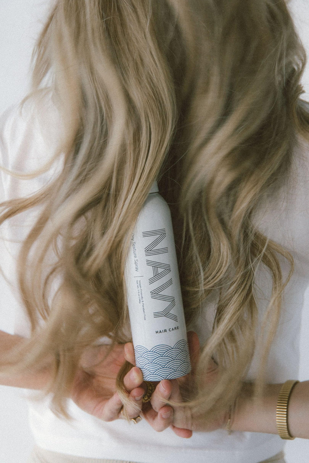 Navy Dry Texture Spray resists humidity for longer-lasting styles.