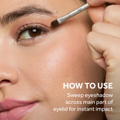 Dual-ended brush included with No7 Pro Artist Eyeshadow Palette for blending.